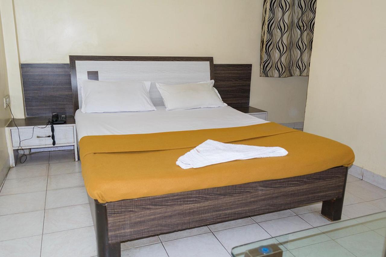 Hotel Mukesh Residency Pune Extérieur photo